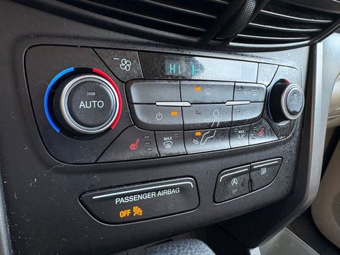 Used 2019 Ford Escape SE image 34