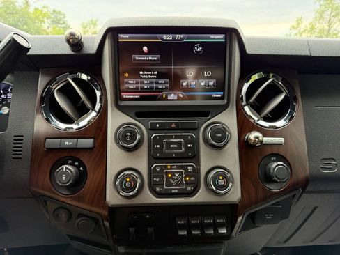 Used 2016 Ford F350 Lariat w/ Lariat Interior Package AWD/4WD image 19