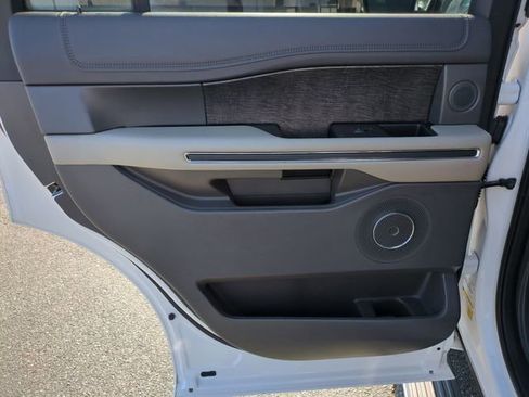 Used 2019 Ford Expedition Limited w/ Equipment Group 302A AWD/4WD image 29