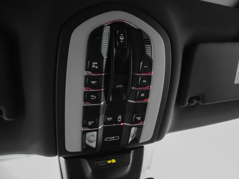 Certified 2025 Porsche Macan GTS image 51