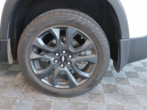 Used 2021 Chevrolet Traverse RS FWD image 17
