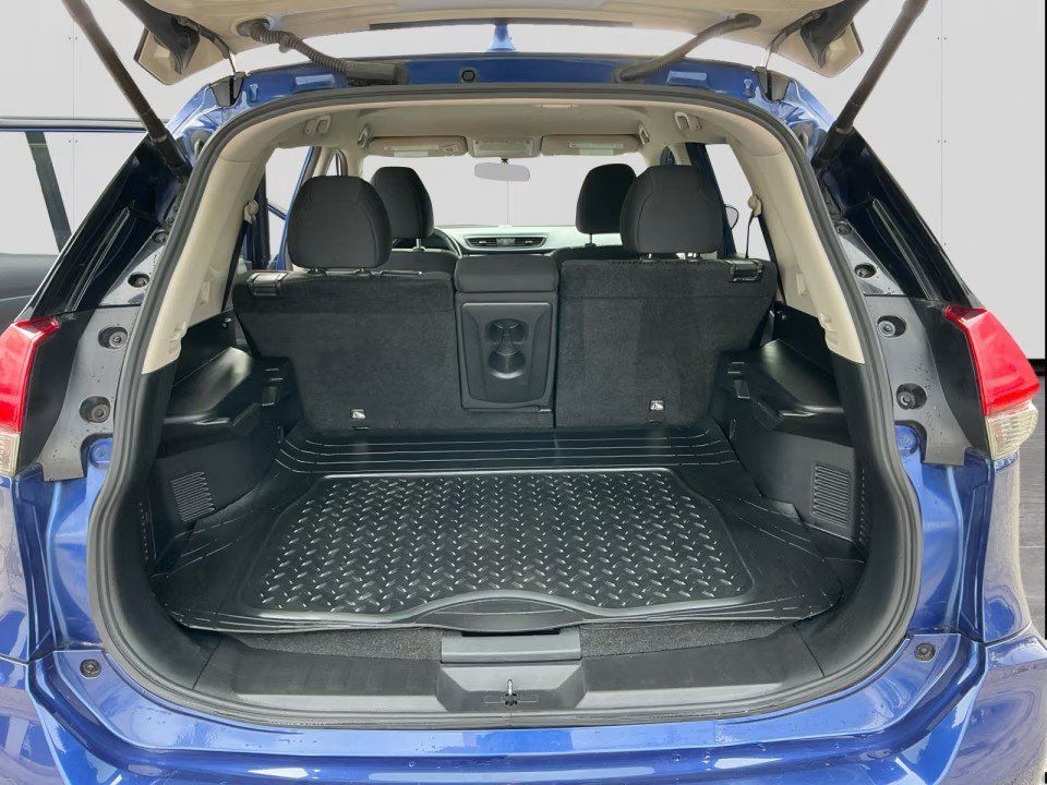 Used 2017 Nissan Rogue SV w/ SV Premium Package FWD image 20
