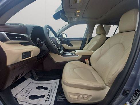 Certified 2020 Toyota Highlander Limited AWD/4WD image 10