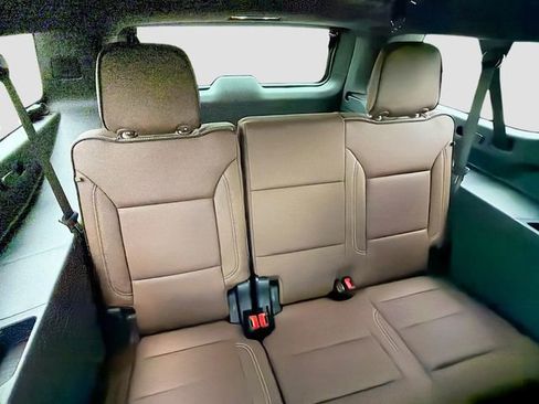 Used 2026 Chevrolet Suburban High Country AWD/4WD image 22