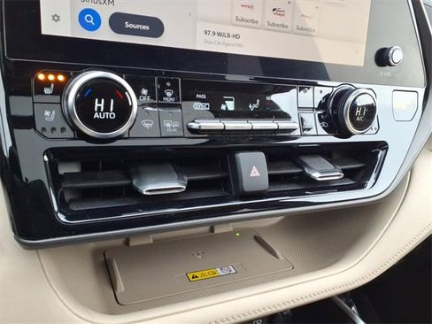 Used 2023 Toyota Highlander Limited image 24