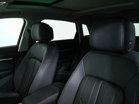 Used 2024 Audi Q8 e-tron Premium Plus image 5