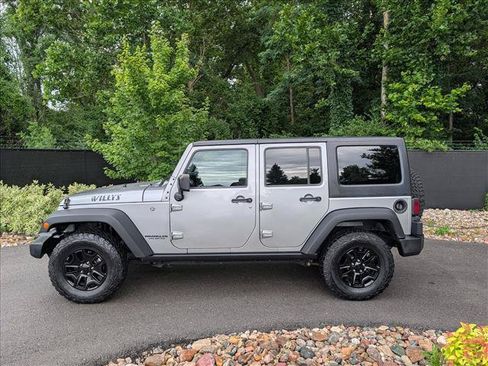 Used 2017 Jeep Wrangler Unlimited Sport AWD/4WD image 3