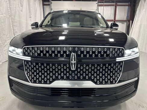 Used 2025 Lincoln Navigator Reserve image 2