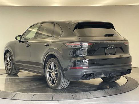 Used 2023 Porsche Cayenne Platinum Edition image 3