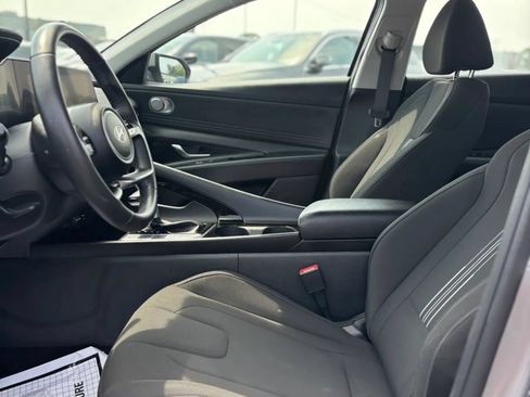 Used 2025 Hyundai Elantra SEL FWD image 5