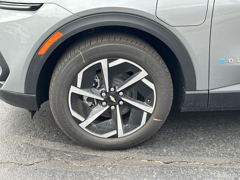 New 2026 Chevrolet Equinox EV LT image 13