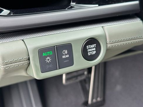 Used 2025 Porsche Panamera RWD image 16