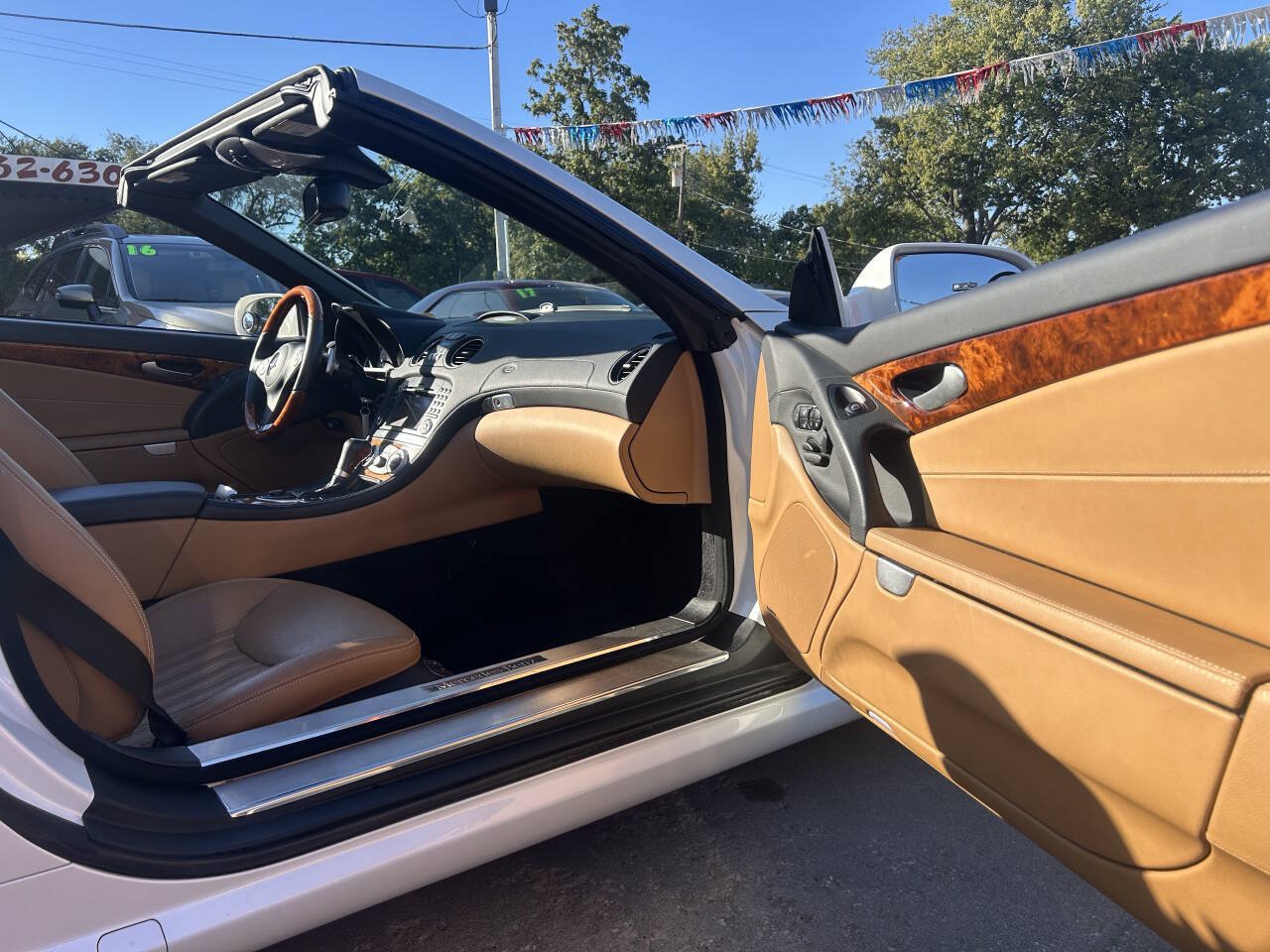 Used 2011 Mercedes-Benz SL 550 image 35