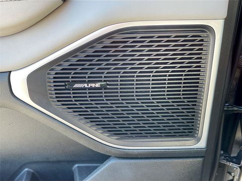 Used 2024 Jeep Wagoneer L Series II RWD image 19