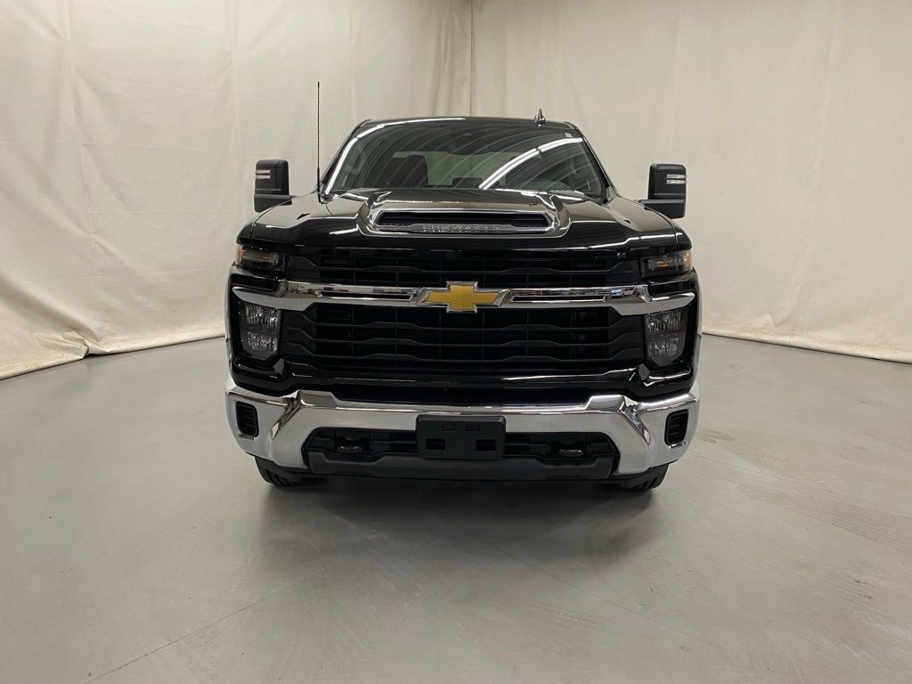 Used 2026 Chevrolet Silverado 2500 LT AWD/4WD image 3