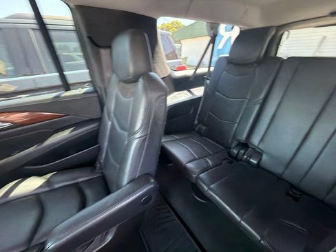 Used 2017 Cadillac Escalade ESV Premium Luxury RWD image 29