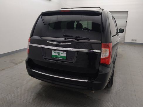 Used 2016 Chrysler Town & Country Touring w/ Driver Convenience Group image 7