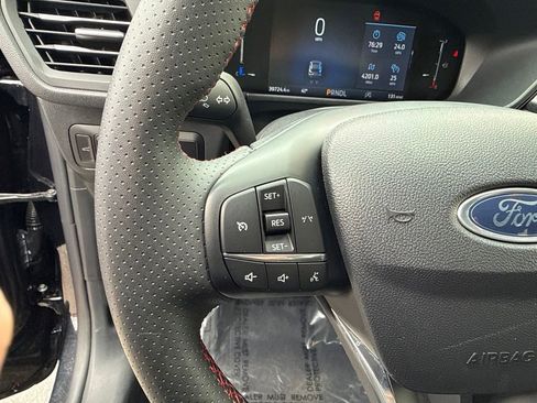 Used 2025 Ford Escape ST-Line Select AWD/4WD image 13
