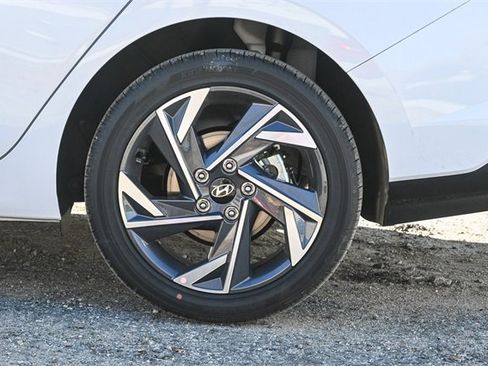 New 2026 Hyundai Elantra Limited image 11