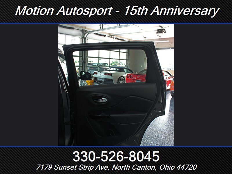 Used 2019 Jeep Cherokee Latitude Plus AWD/4WD image 31