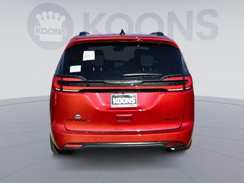 New 2026 Chrysler Pacifica Limited w/ S Appearance Package image 5