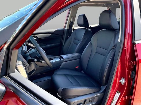 Used 2025 Nissan Rogue SV w/ SV Premium Package FWD image 8