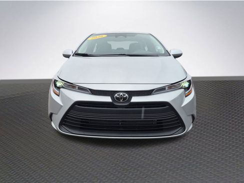 Used 2026 Toyota Corolla LE image 3