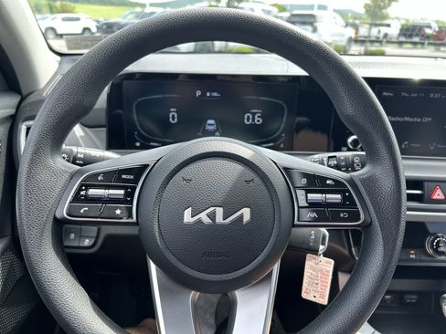 Used 2024 Kia Seltos LX AWD/4WD image 25