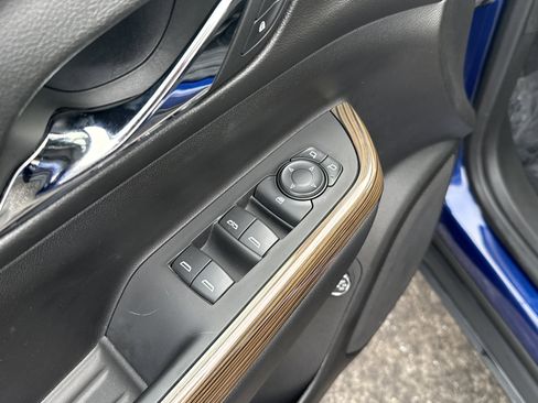 Used 2023 GMC Acadia SLE w/ Driver Convenience Package image 18