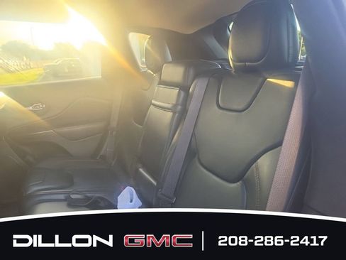 Used 2016 Jeep Cherokee Trailhawk w/ Leather Interior Group AWD/4WD image 16