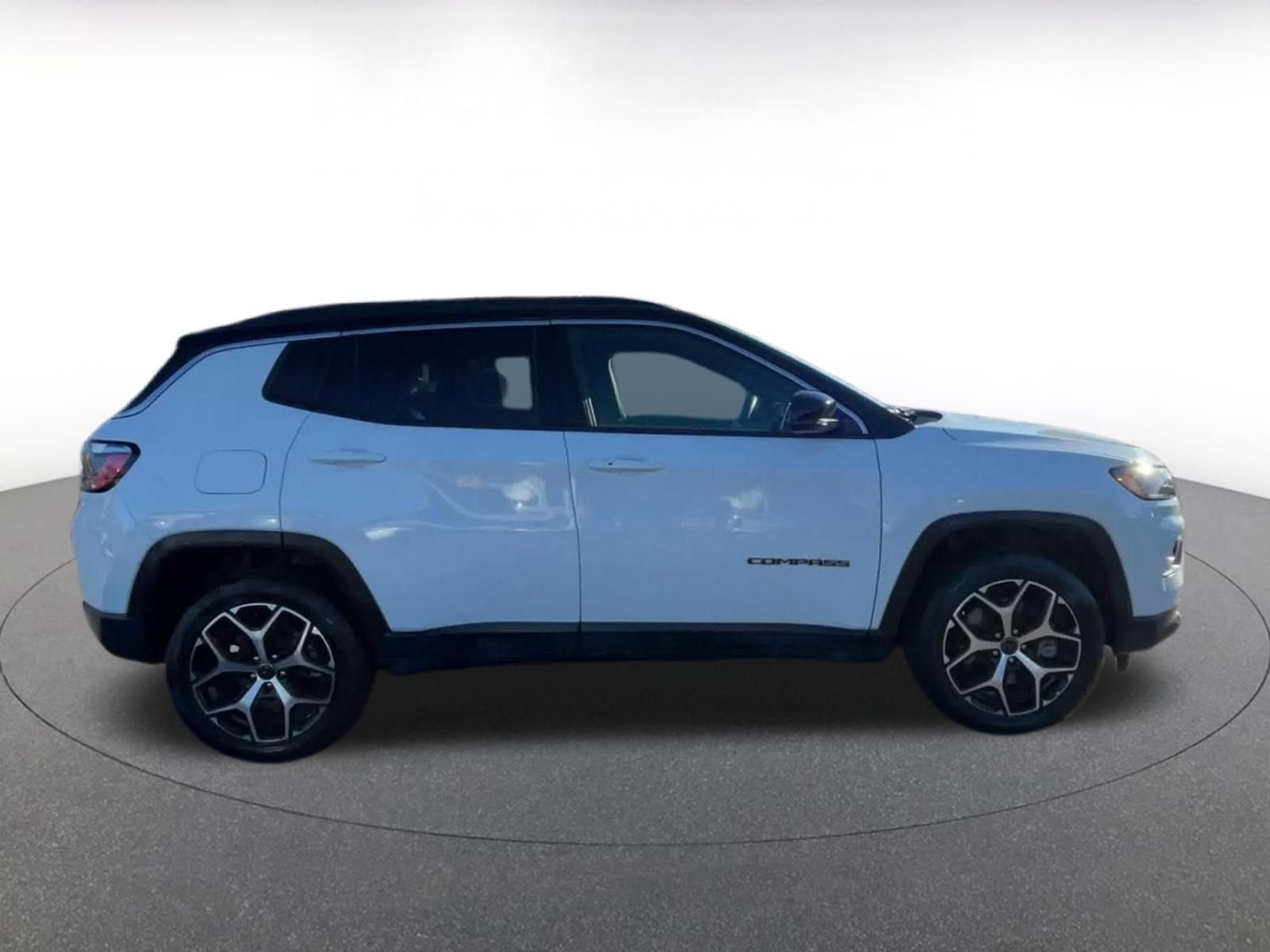 Used 2025 Jeep Compass Limited AWD/4WD image 15