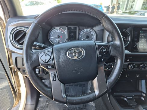 Used 2017 Toyota Tacoma TRD Off-Road w/ Tow Package (A/T) AWD/4WD image 9