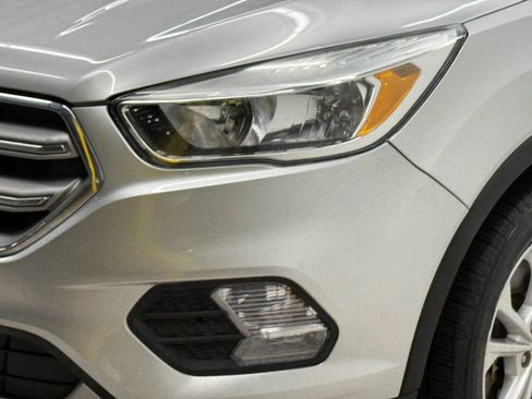 Used 2017 Ford Escape SE FWD image 4