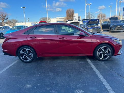 Used 2021 Hyundai Elantra Limited image 4