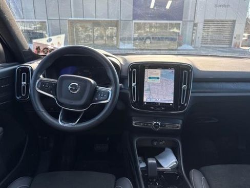 Used 2023 Volvo XC40 Recharge Ultimate w/ Protection Package Premier image 5