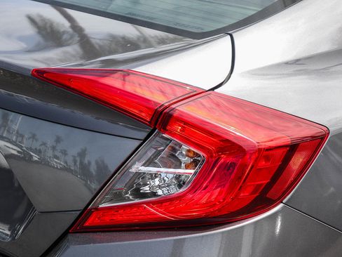Used 2018 Honda Civic EX image 9