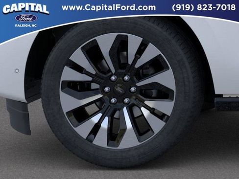 New 2025 Ford Expedition Platinum w/ Driver's Package image 19