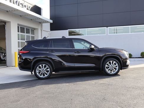 Used 2021 Toyota Highlander Limited image 8