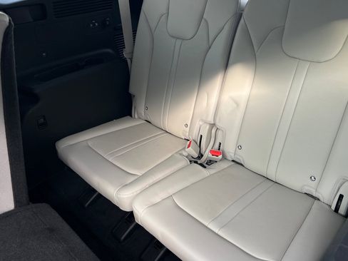 Certified 2025 Kia Sorento S image 17