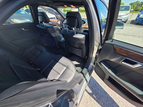 Used 2013 Mercedes-Benz E 350 4MATIC Sedan image 15