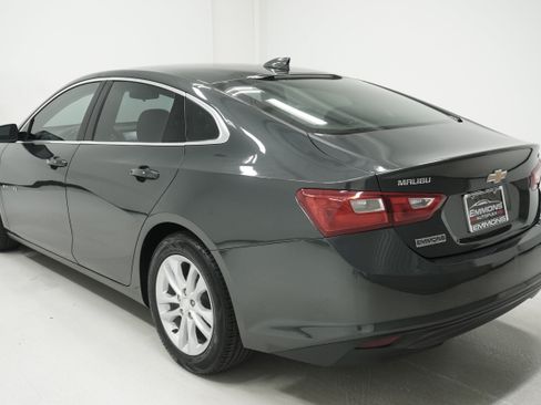 Used 2017 Chevrolet Malibu LT w/ LPO, Convenience Package 2 FWD image 6