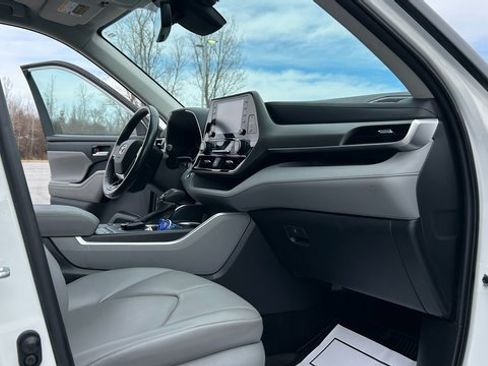 Used 2021 Toyota Highlander XLE image 70