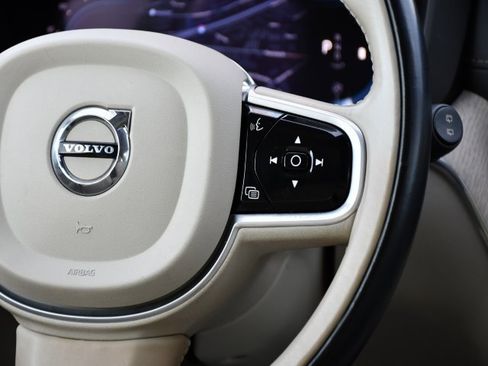 Used 2022 Volvo XC60 B5 Inscription w/ Climate Package image 26