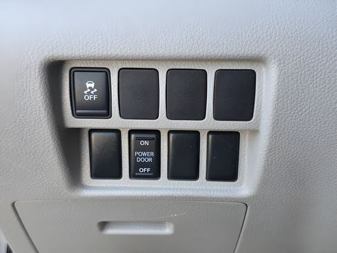 Used 2014 Nissan Quest SV FWD image 19