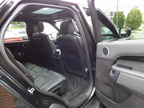 Used 2017 Land Rover Discovery SE image 15