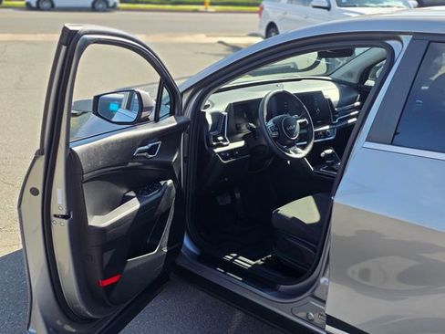 Used 2024 Kia Sportage LX image 36