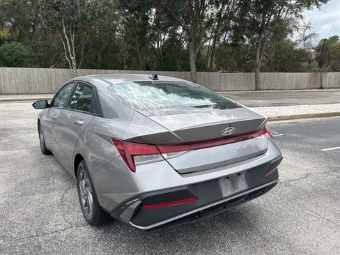 Used 2024 Hyundai Elantra SEL image 4