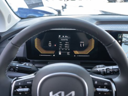 New 2026 Kia Carnival EX FWD image 16
