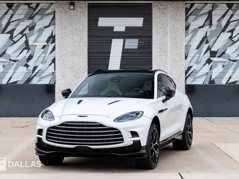 Used 2025 Aston Martin DBX 707 image 5