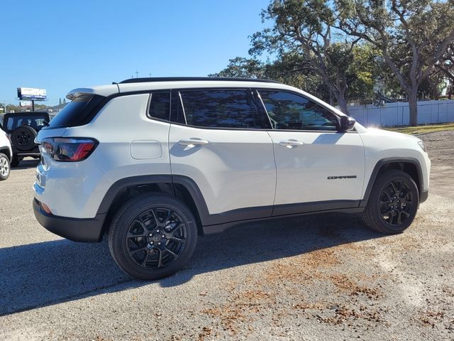 Used 2026 Jeep Compass Latitude AWD/4WD image 7